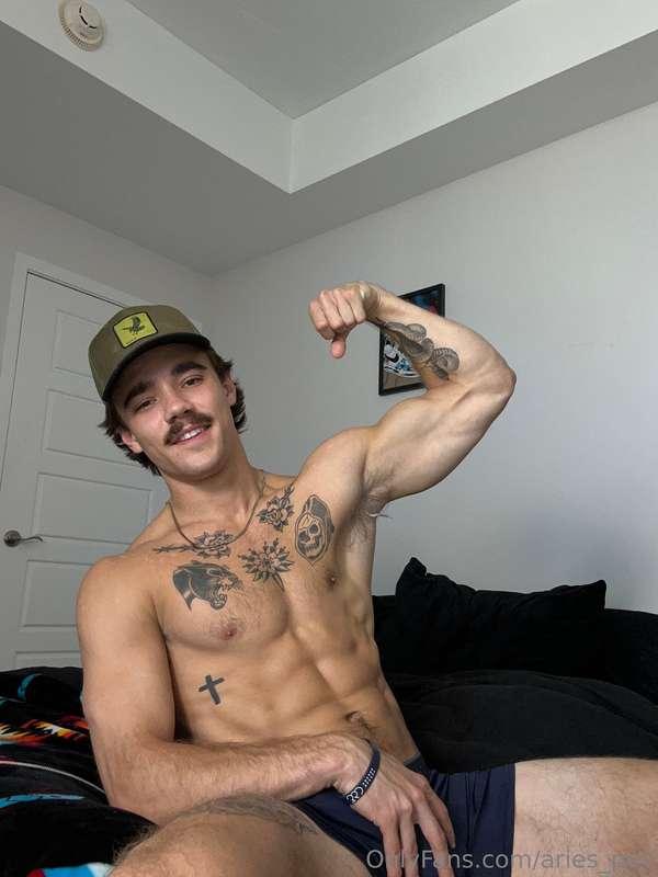 I don’t flirt. I take 💪😏