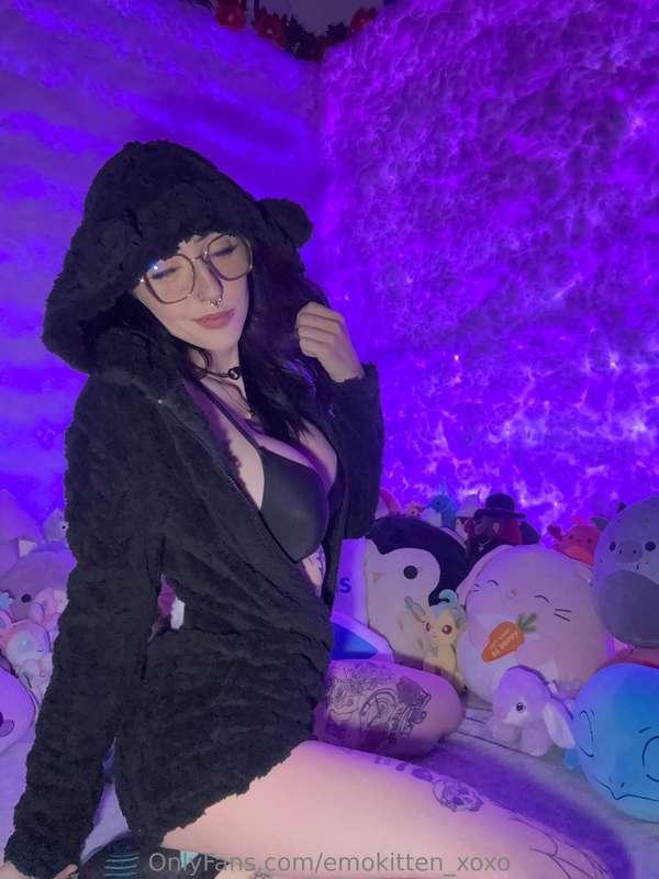 Should I wear less next time… or just nothing?😈