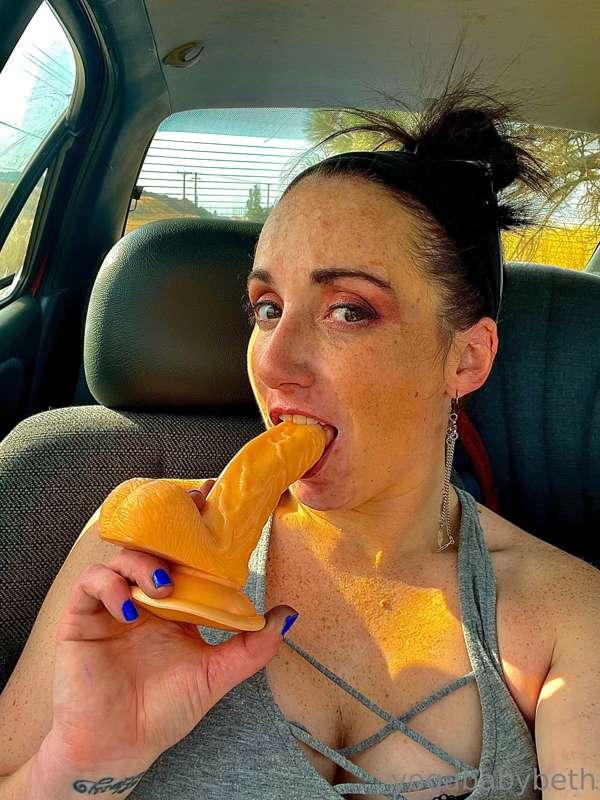 I woke up so horny today!!! So I decided today is the day fo..