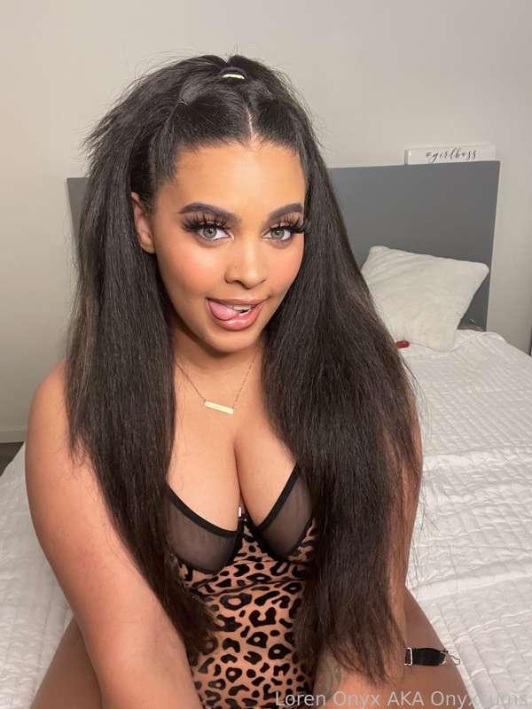 onyxcums image #1