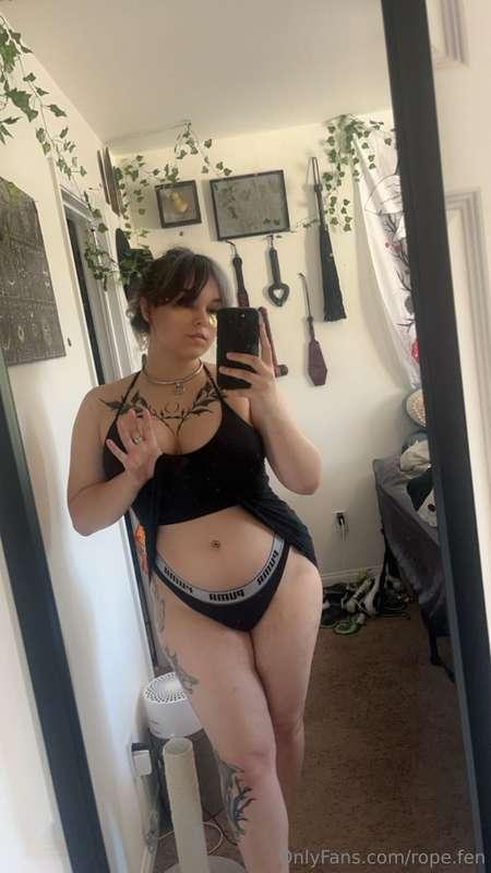 What’s under my skirt, one of the two last pairs of panties ..