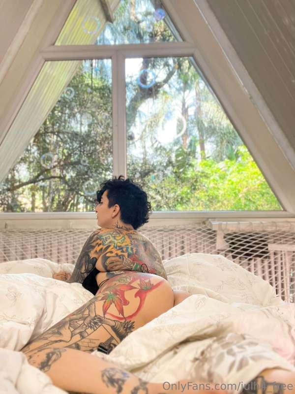 Good Morning, who wants to spoil me today? 😇
