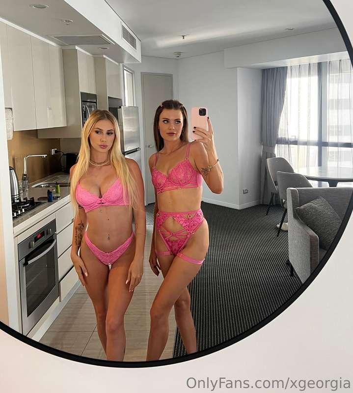 soo much hot lesbian content with @tinkerbell622 🤤
my first ..