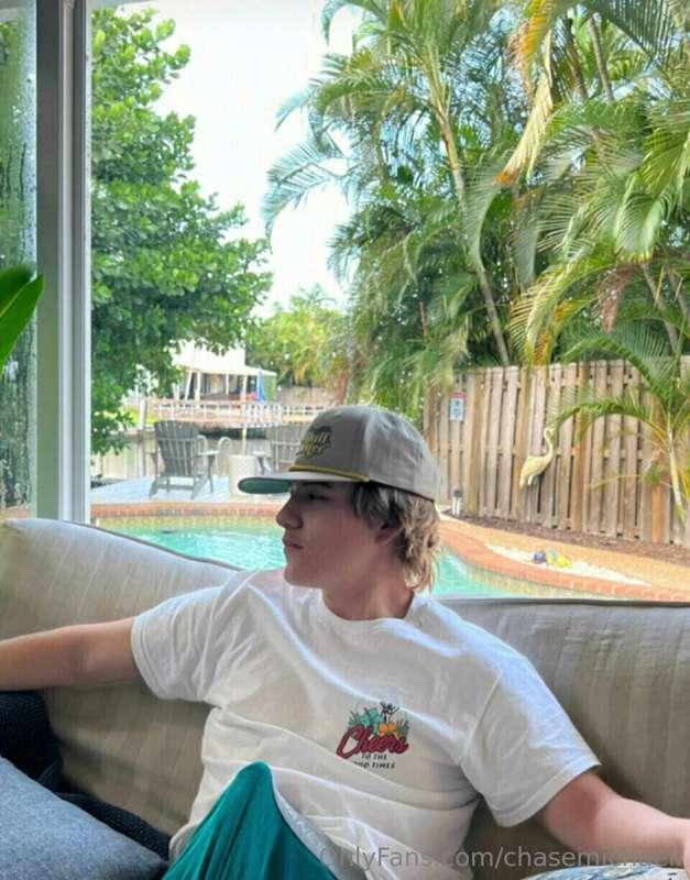 sub to my friend @atown.6 he is 18 yr old with a BWC 😛💦 read..