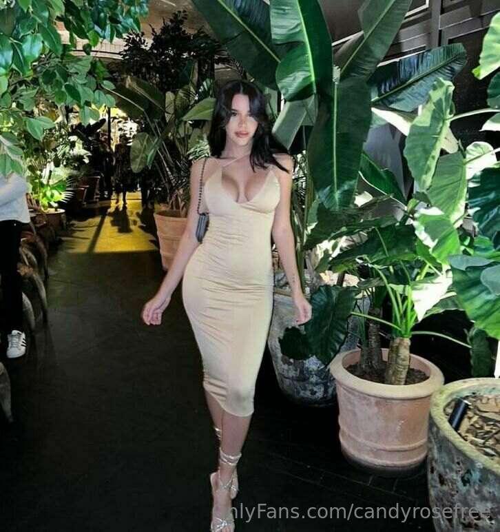Toda una dama pero soy una 😈 en tu cama 
Iam a lady but I'm ..