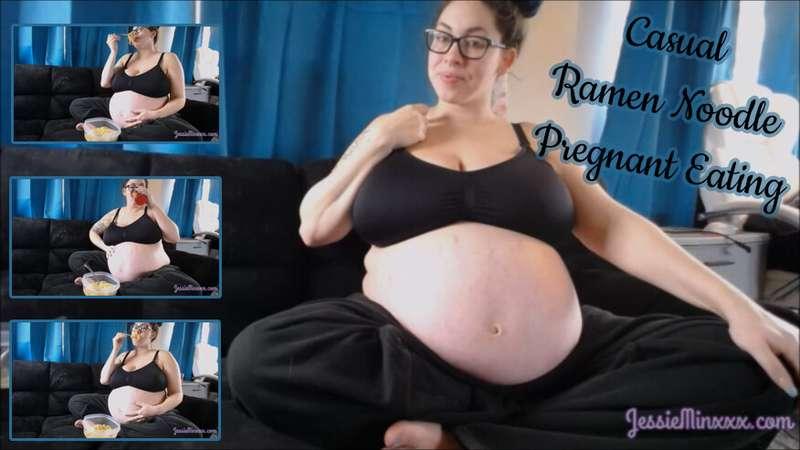 33 weeks pregnant and fat! I'm pretty sure I'm developing a ..