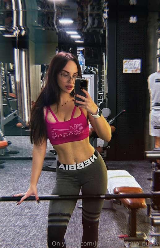 I'm returning home after the gym🥵🥊 I really want to take a h..