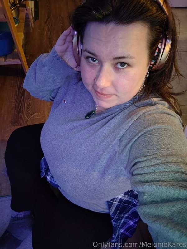 I love sweater weather ❄️Listening to MCR 🖤Picture 17 is my ..