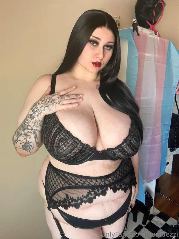 grab my hips and pull me in close 😌

me wearing a thong >>> ..