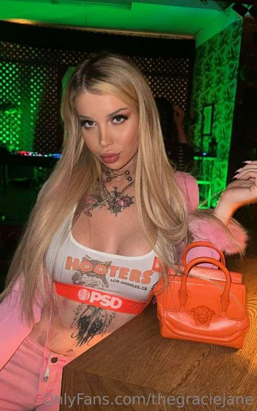 I’m not on the menu but you can still taste me😘🤨 DM me.
