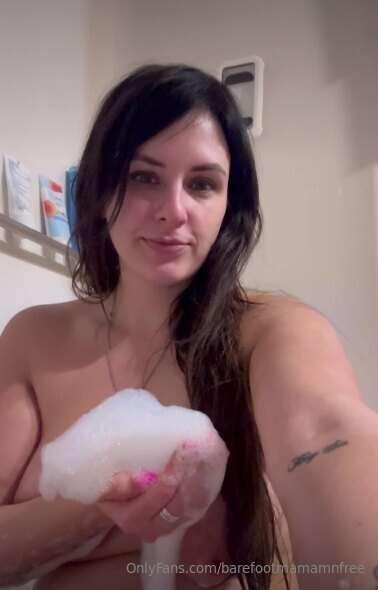 I bet you want to see why milfs love bath? 👀Enjoy 100 PORN V..