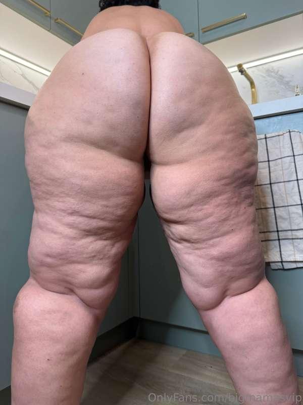 When you tell me to spread them…..I will 😍