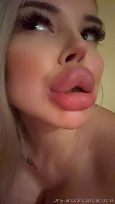 so soft… so kissable 💋 think you could handle a taste?