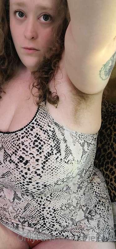 Cum hang on streamate :)  Arielabai.cammodels.com