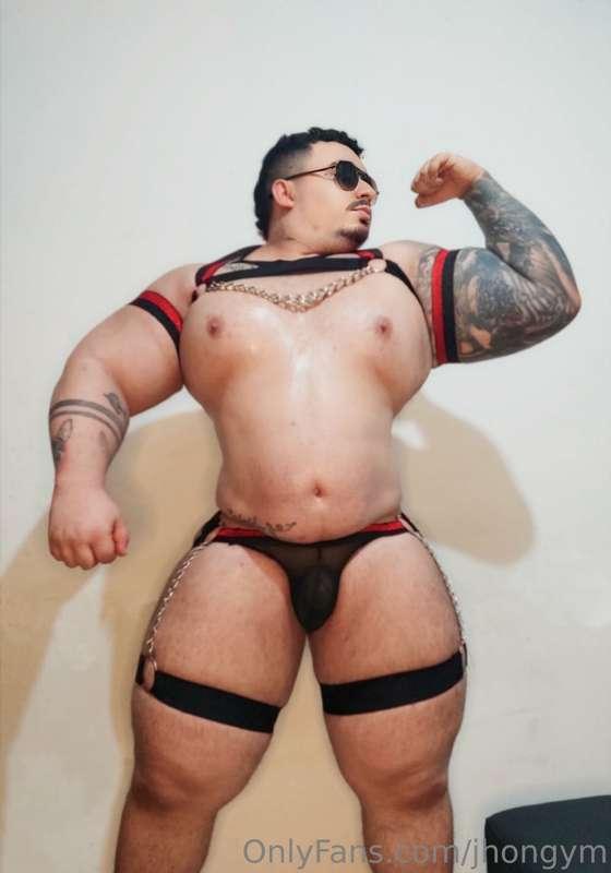 Una lencería muy sensual con cadenas para que me cojas y no ..
