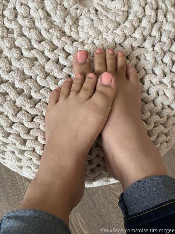 Do we have any feet lovers here!?! I’ve had a ton of people ..