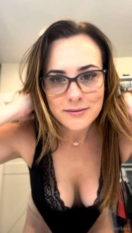 Feeling so horny right now🥵🥵🥵 Do you like my black outfit 😜😜..