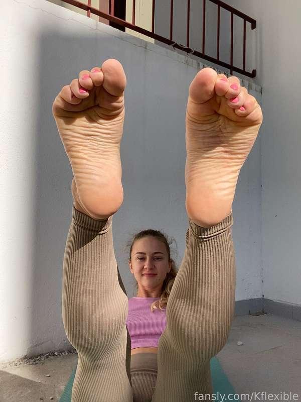 I would like to put my soles on your face ☺️
Let me… 🥰