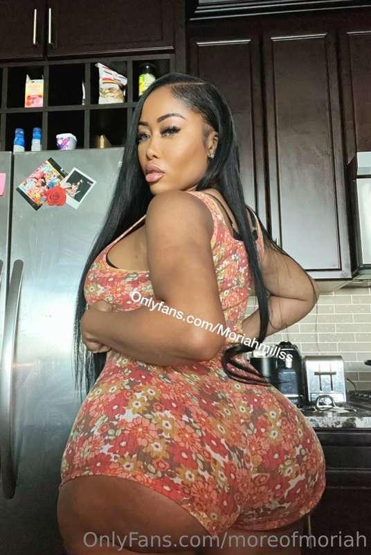 Can you help me take of my shorts? 😈