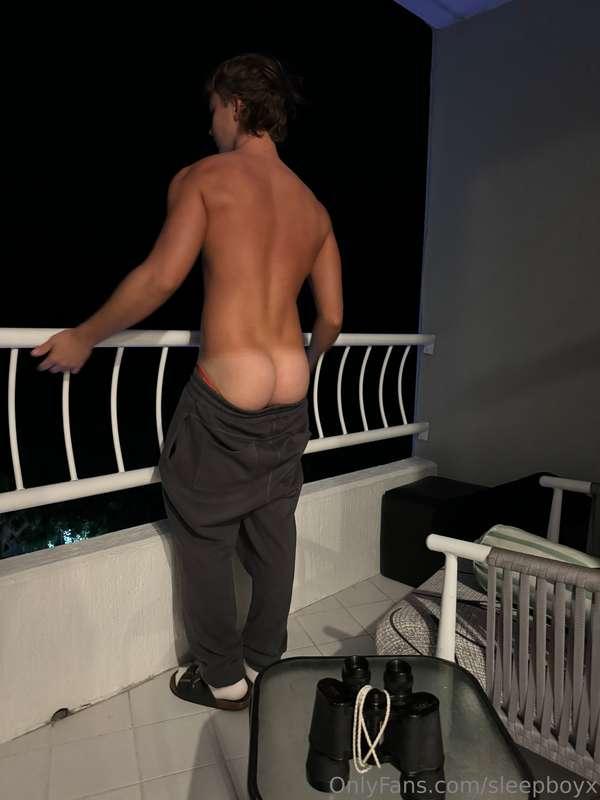 I need someone to slide em 👅 down my back who’s going first ..