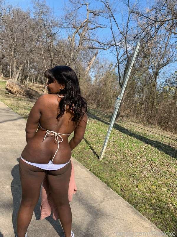 Happy Sunday! 😉

#ass #public #flashing #exhibitionist #buttcrack #assflash