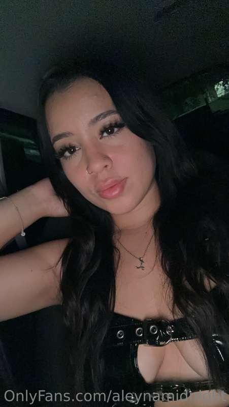 Message me "Mami" if you want to have some fun🤤