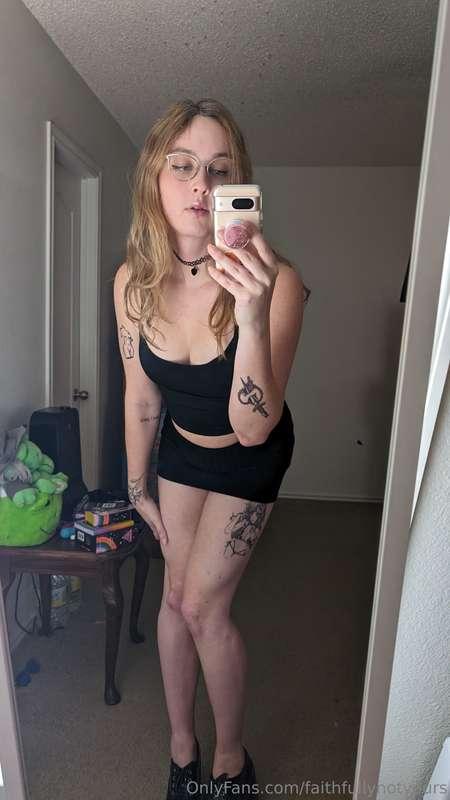 Y'all love this outfit, don't you? 🖤

What little secret am ..
