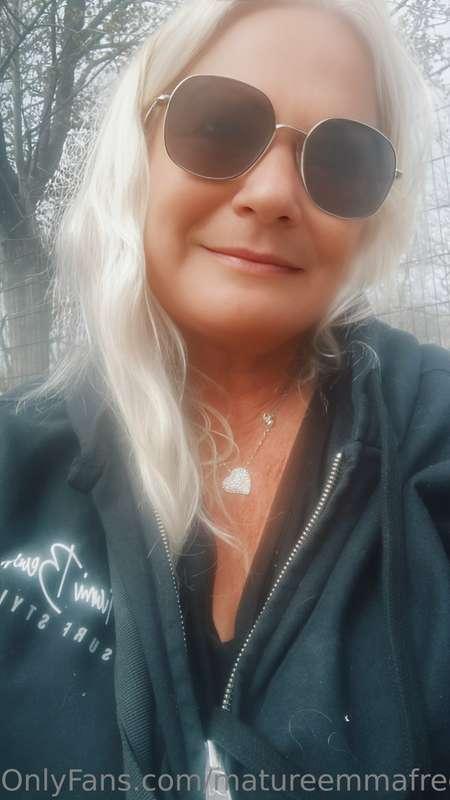 Good morning from outside walking my dogs 💋