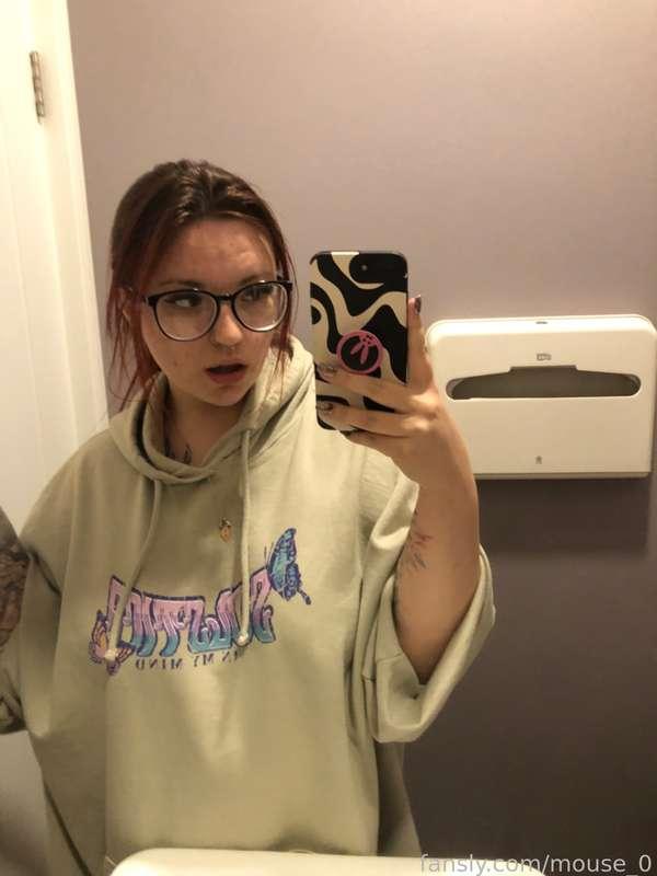 you got a surprise ❤️‍🔥

#glasses #thicc #chubbygirl #plussize #curvy #pierced #altgirl #alt #gfe 