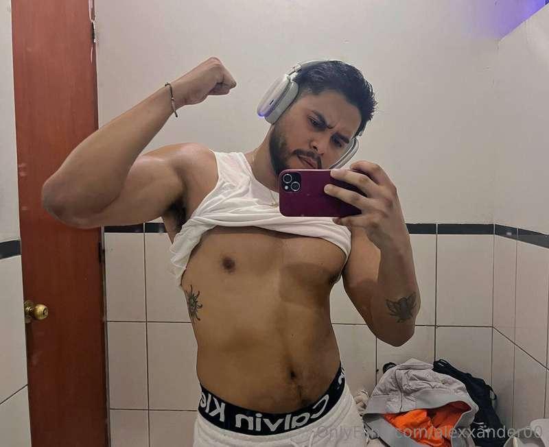 𝓕𝓡𝓔𝓔: @JosepBgFeet 😈𝓥𝓘𝓟: @Josepbigfeetvp💎Very Hot Latin Hair..