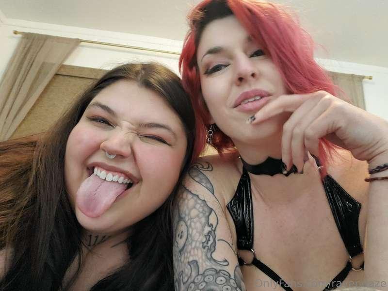 👩🏻‍🦰💕👩🏽
