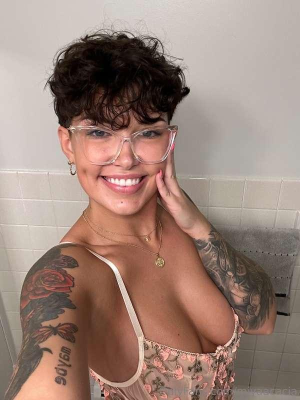 How do y’all like the glasses 🤓