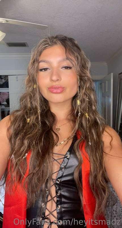 brunetteb8by image #0