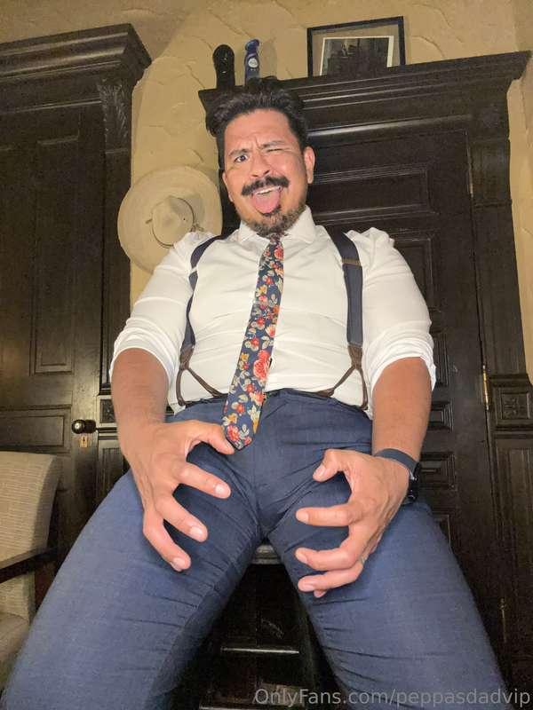 Do you like my goony dad face ? 