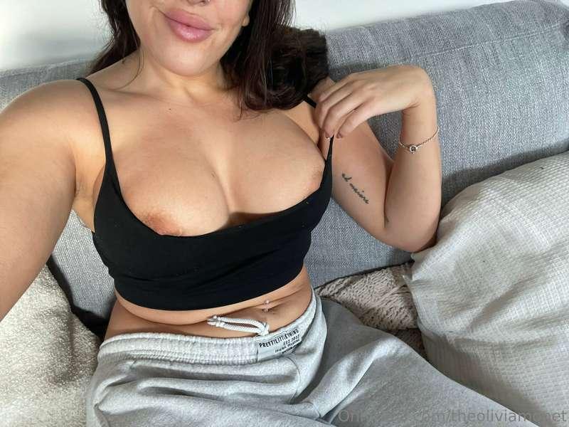 Just a chubby girl with her nips out 🙈 happy Friday!