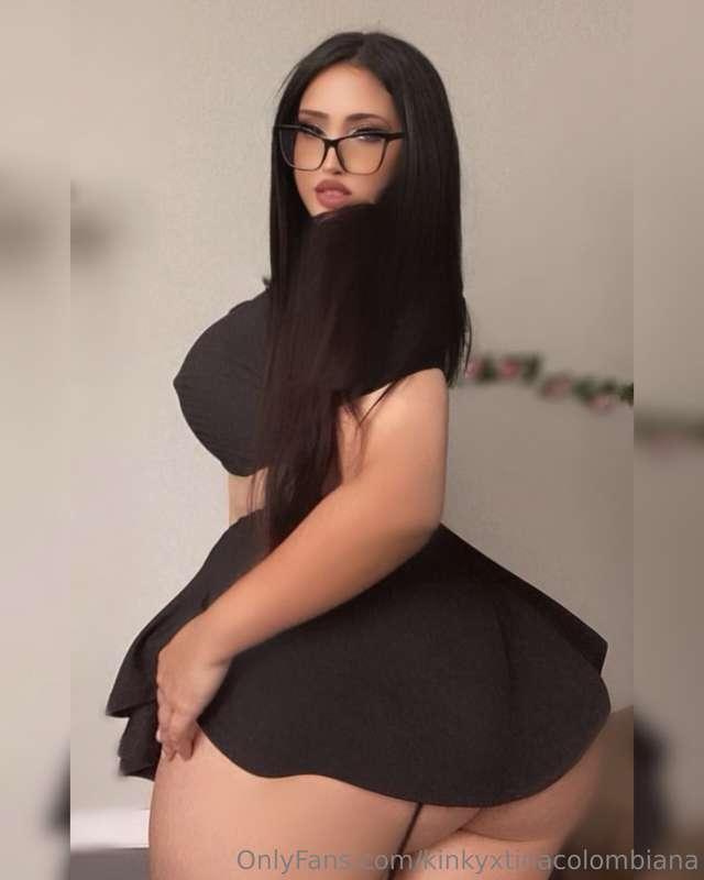 Do you love short nerdy Latinas? 💗
Like this post if you do