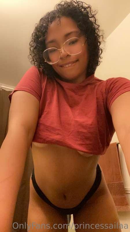 After showers have me like… 👀