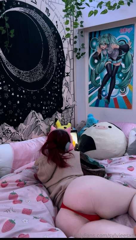sylvieesxo image #0