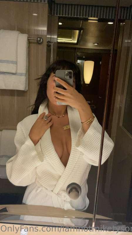 I'm a hotel kinda gal 😇💜🎀