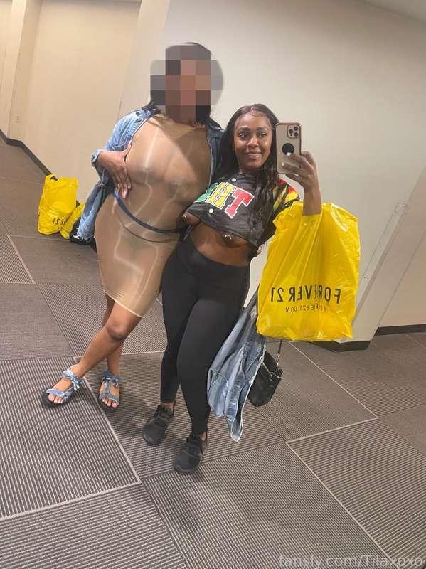 I found these cute pics of me and @tessatasty at the mall! Don’t we look cuteee? 👯‍♀️❤️


#mall #shopping #public #girls #flashing