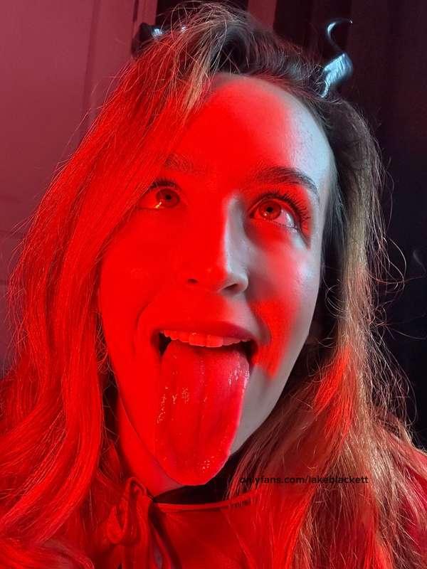 Ahegao cum faced devil? This naughty devil will do anything ..