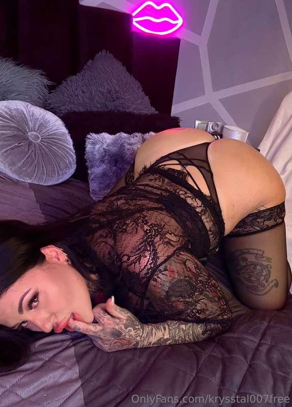 I posted 8 more pics from this set on my vip account with bo..