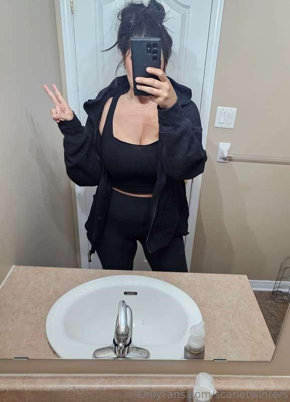 Got all the titties and ass to be you satisfied 😌 happy sund..
