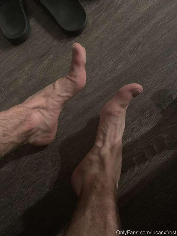 👣👣
