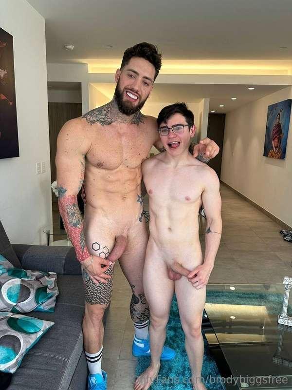 🥵 Follow my friend @alexgonzxx🔥VERS BOTTOM LATINO TWUNK & PO..