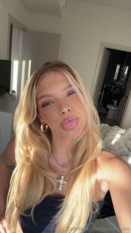 Happy new year! im craving for some juicy tip 😋 send me a DM..