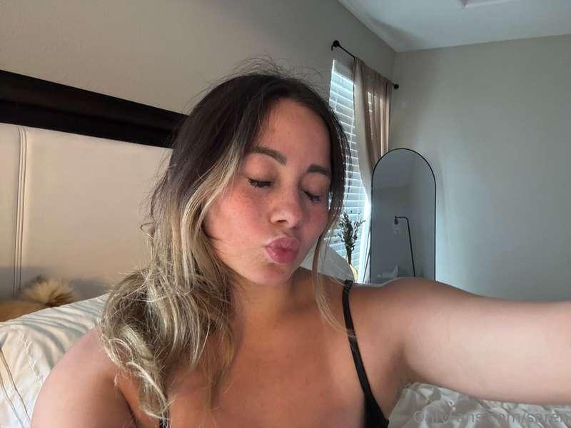 Just felt too cute not to post 😘 You like what you see, babe..
