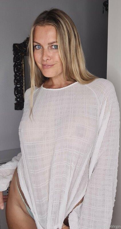 Check out those cheeky nips ?