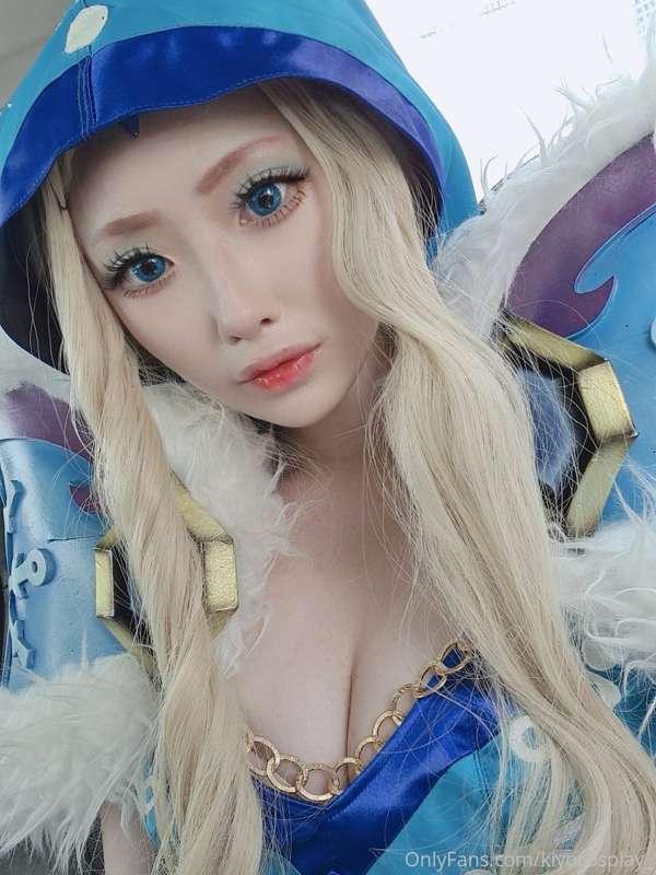 Am still kinda stuck in bed from pain but have some selfies ..