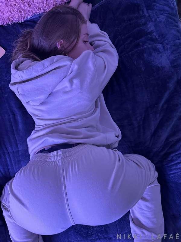 feeling so sick today and not doing too hot 😞🤒  anyone want ..
